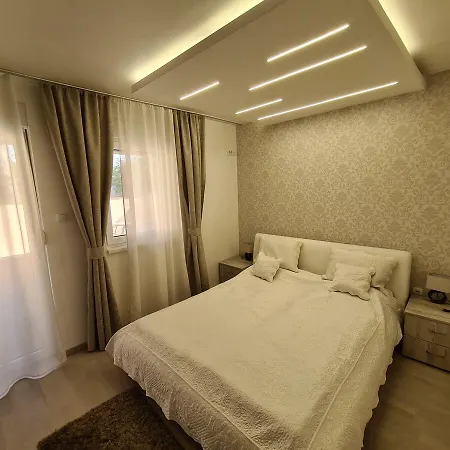Adonis Apartament *